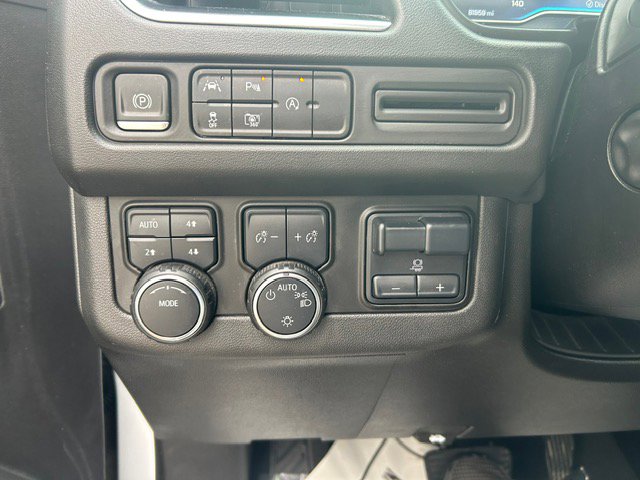 Used 2024 Chevrolet Tahoe RST w/ Luxury Package AWD/4WD image 25