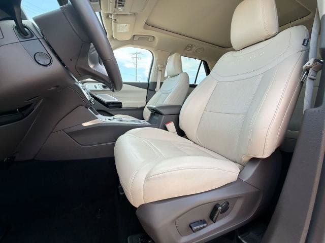 Certified 2023 Ford Explorer Platinum w/ Technology Package AWD/4WD image 16