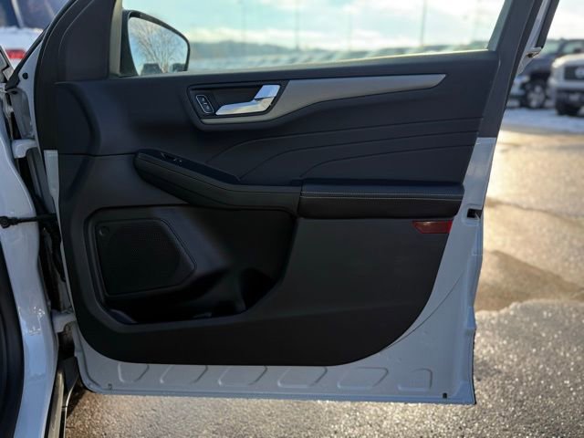 Certified 2025 Ford Escape SE image 17