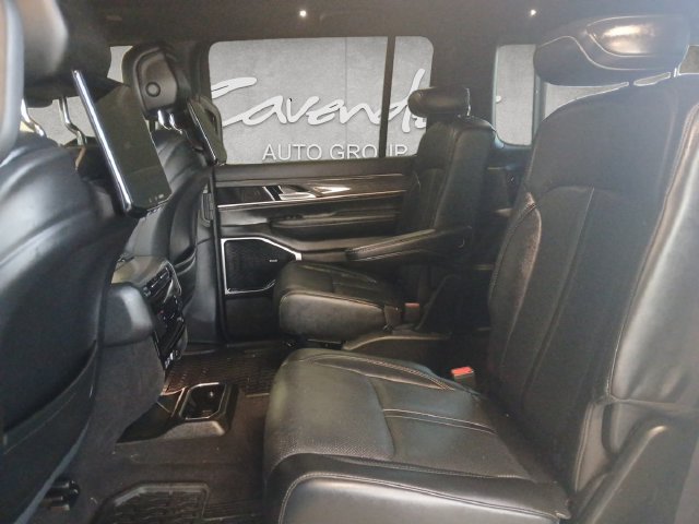 Used 2022 Jeep Wagoneer Series III w/ Premium Group I AWD/4WD image 23