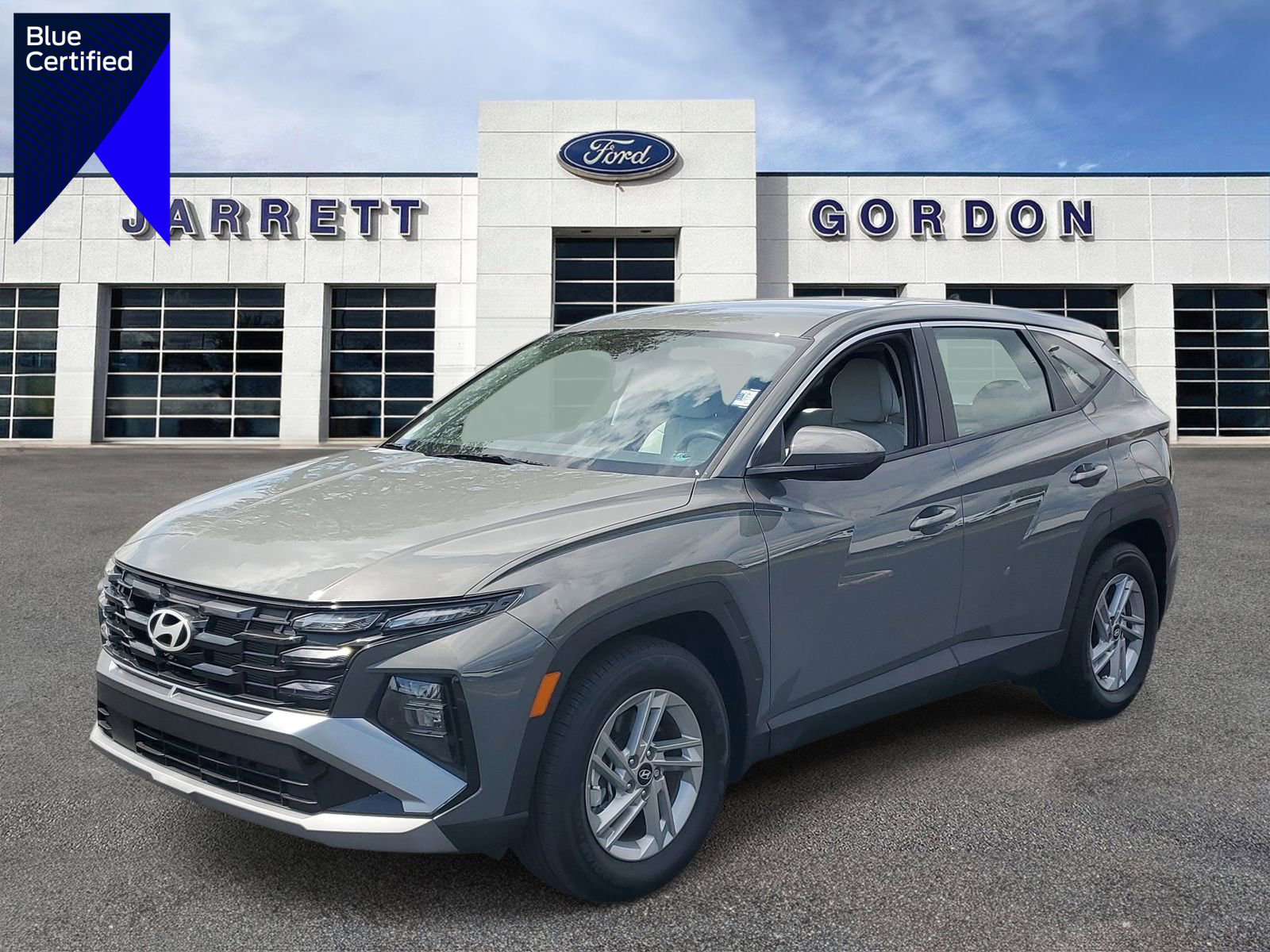 Used 2025 Hyundai Tucson SE image 1