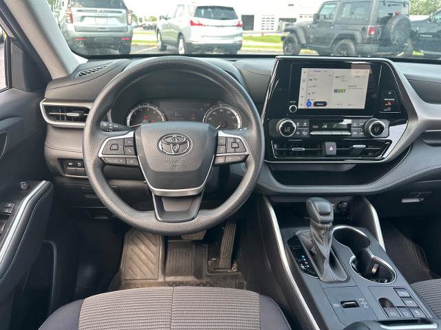 Used 2023 Toyota Highlander L FWD image 16
