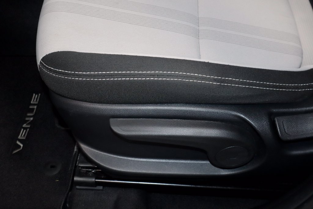 Used 2024 Hyundai Venue SEL FWD image 22