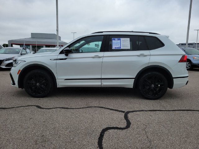 Used 2022 Volkswagen Tiguan SE R-Line AWD/4WD image 2