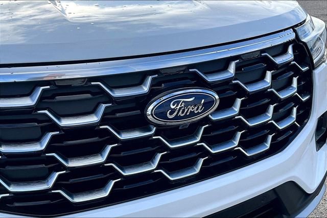 Certified 2025 Ford Explorer Platinum w/ Ultimate Package AWD/4WD image 27