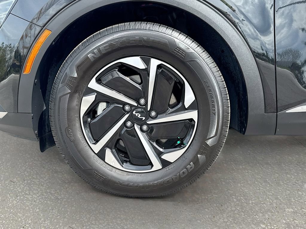 Used 2025 Kia Sportage LX FWD image 28