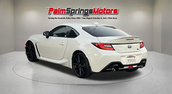 Used 2022 Toyota GR86 Premium image 3