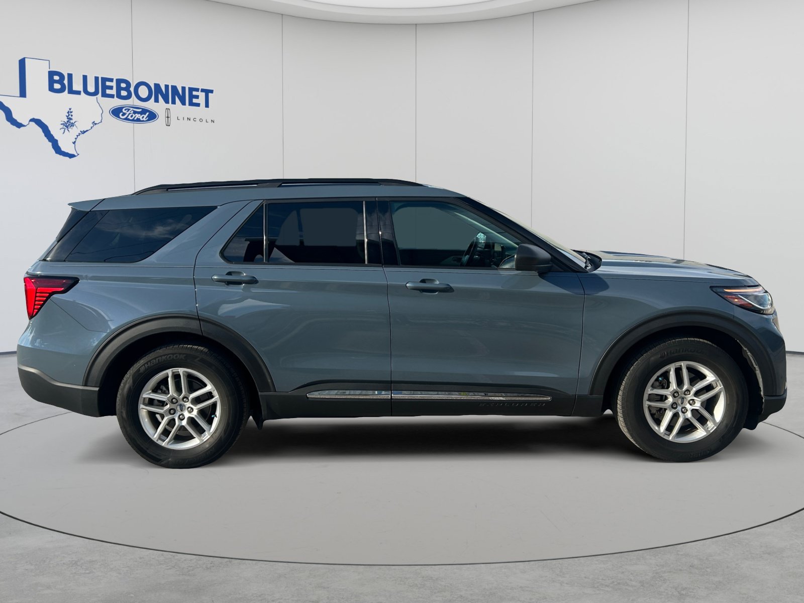 Certified 2025 Ford Explorer Active RWD image 4