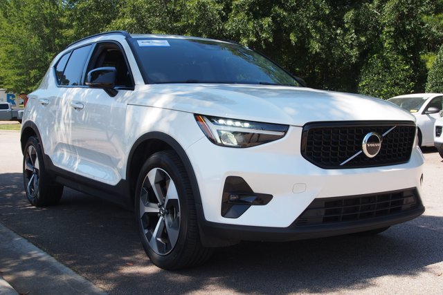 Used 2023 Volvo XC40 B5 Plus