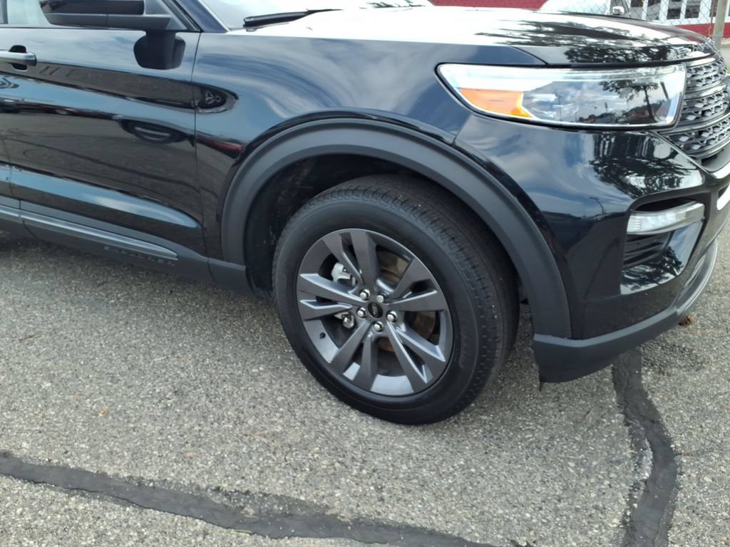 Certified 2024 Ford Explorer XLT w/ Equipment Group 202A AWD/4WD image 5