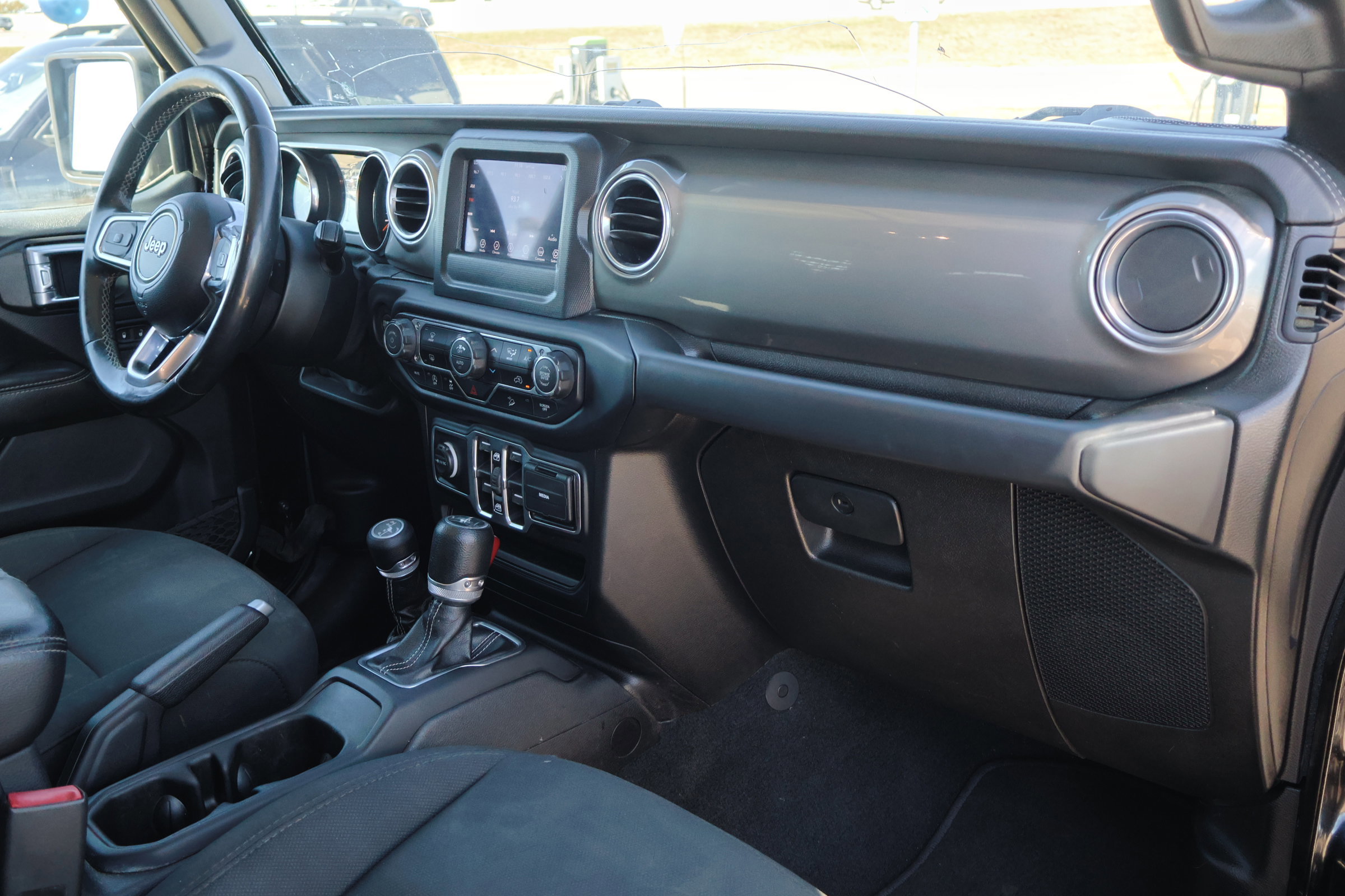 Used 2019 Jeep Wrangler Unlimited Sahara image 36