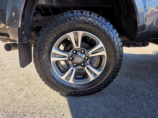 Used 2018 Toyota Tacoma TRD Sport AWD/4WD image 25