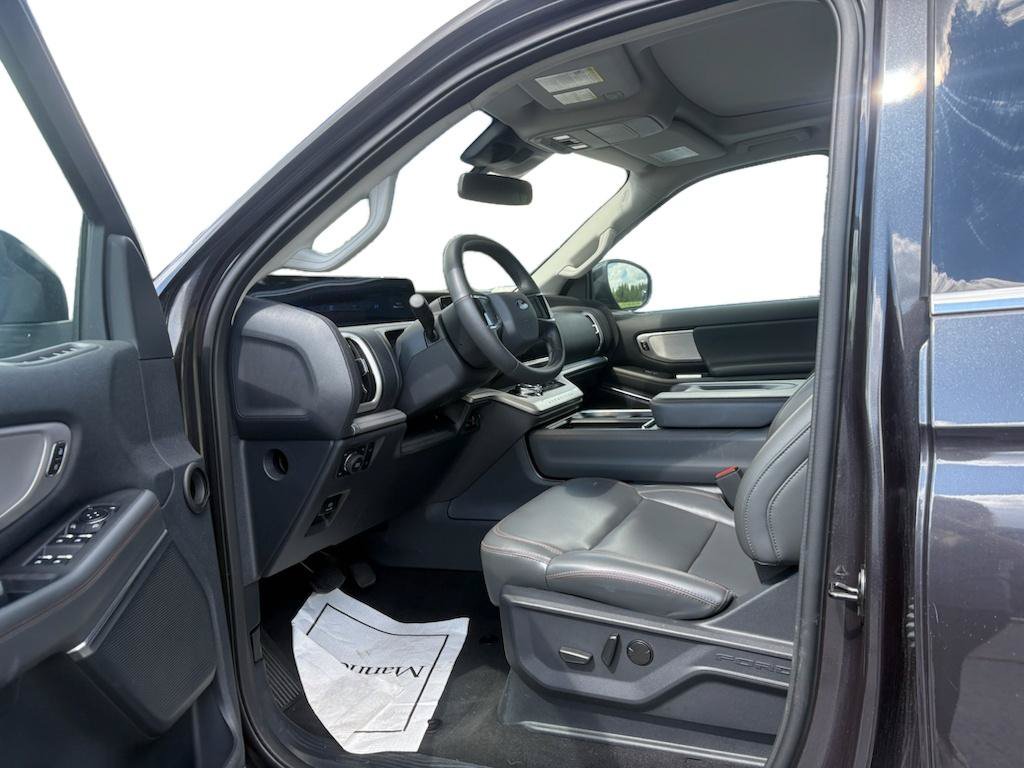 Certified 2025 Ford Expedition Active AWD/4WD image 3