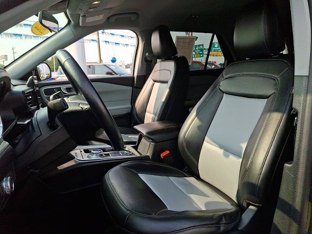 Certified 2022 Ford Explorer XLT w/ Equipment Group 202A AWD/4WD image 14