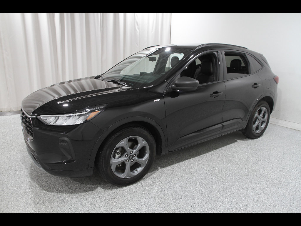 Certified 2023 Ford Escape ST-Line w/ Tech Pack #1 FWD image 3