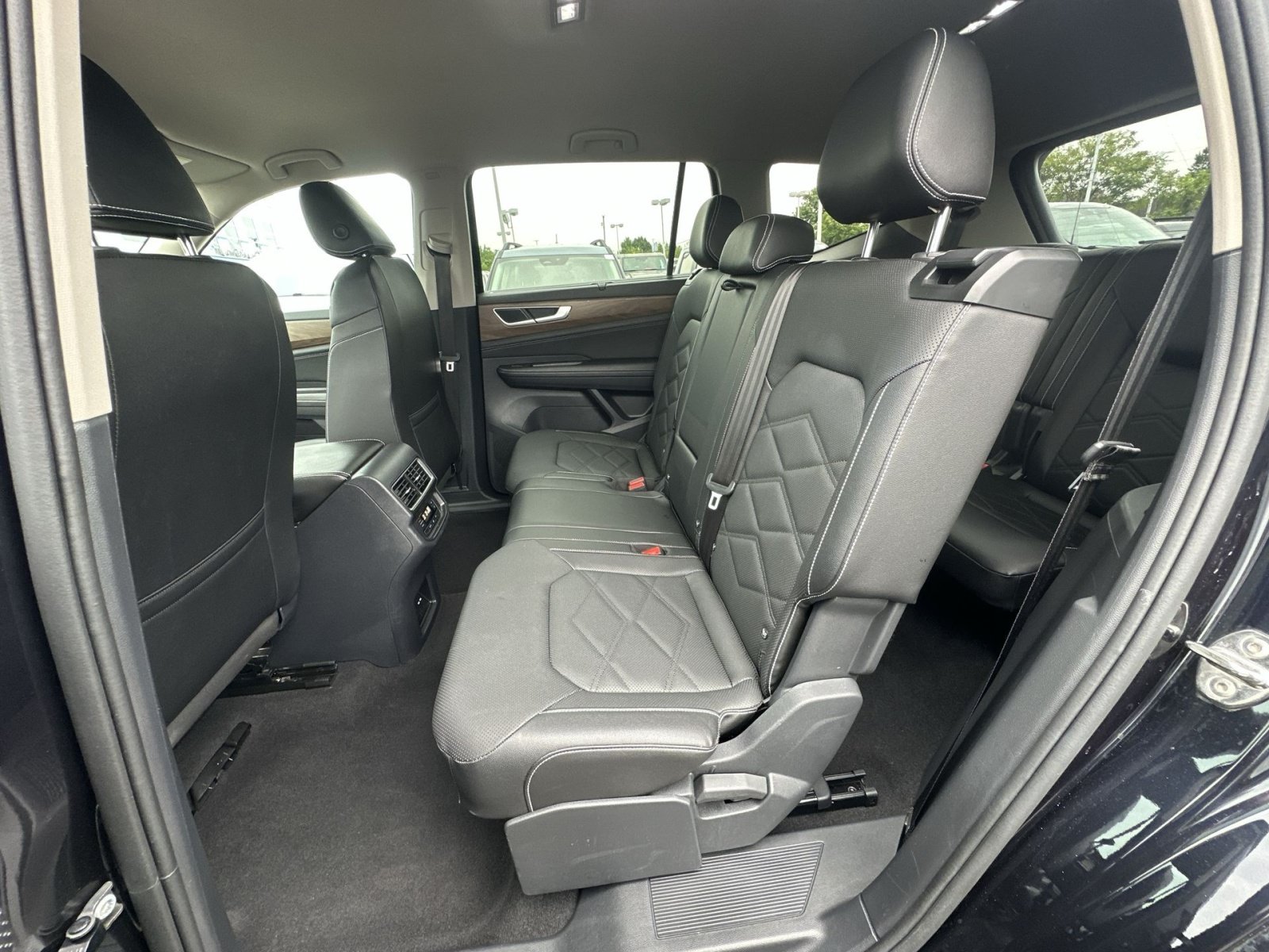 Used 2025 Volkswagen Atlas SE AWD/4WD image 32