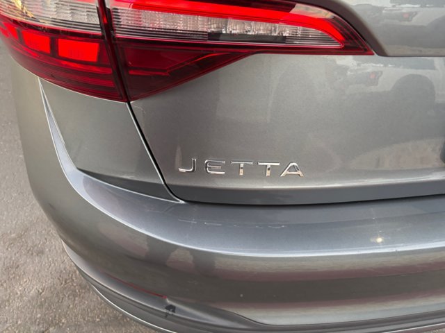 Used 2022 Volkswagen Jetta SE w/ Panoramic Sunroof Package FWD image 24