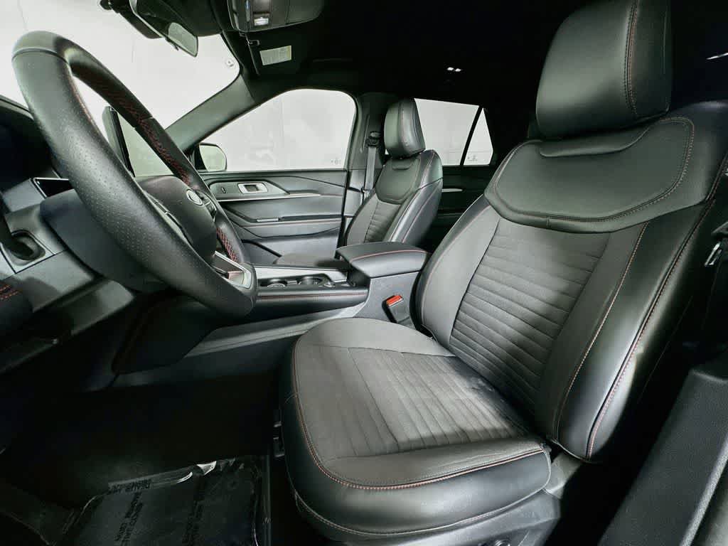 Certified 2025 Ford Explorer ST-Line w/ ST-Line Street Pack AWD/4WD image 12