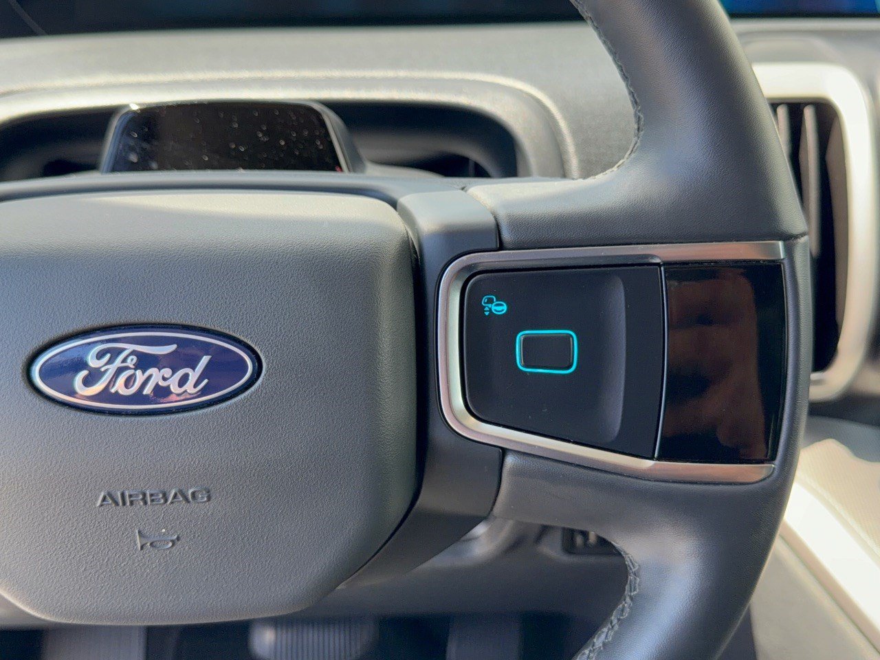 Certified 2025 Ford Expedition Active AWD/4WD image 19