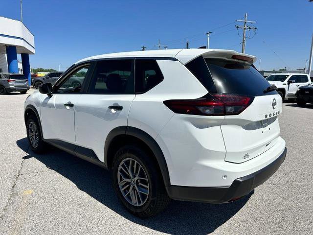 Used 2024 Nissan Rogue S FWD video 3