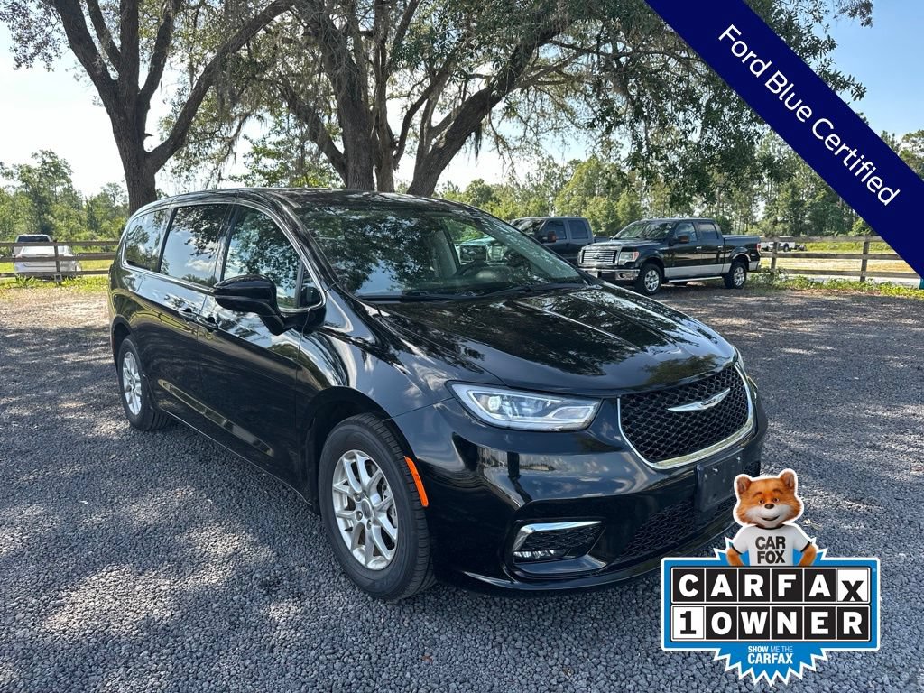 Used 2024 Chrysler Pacifica Touring-L FWD image 10