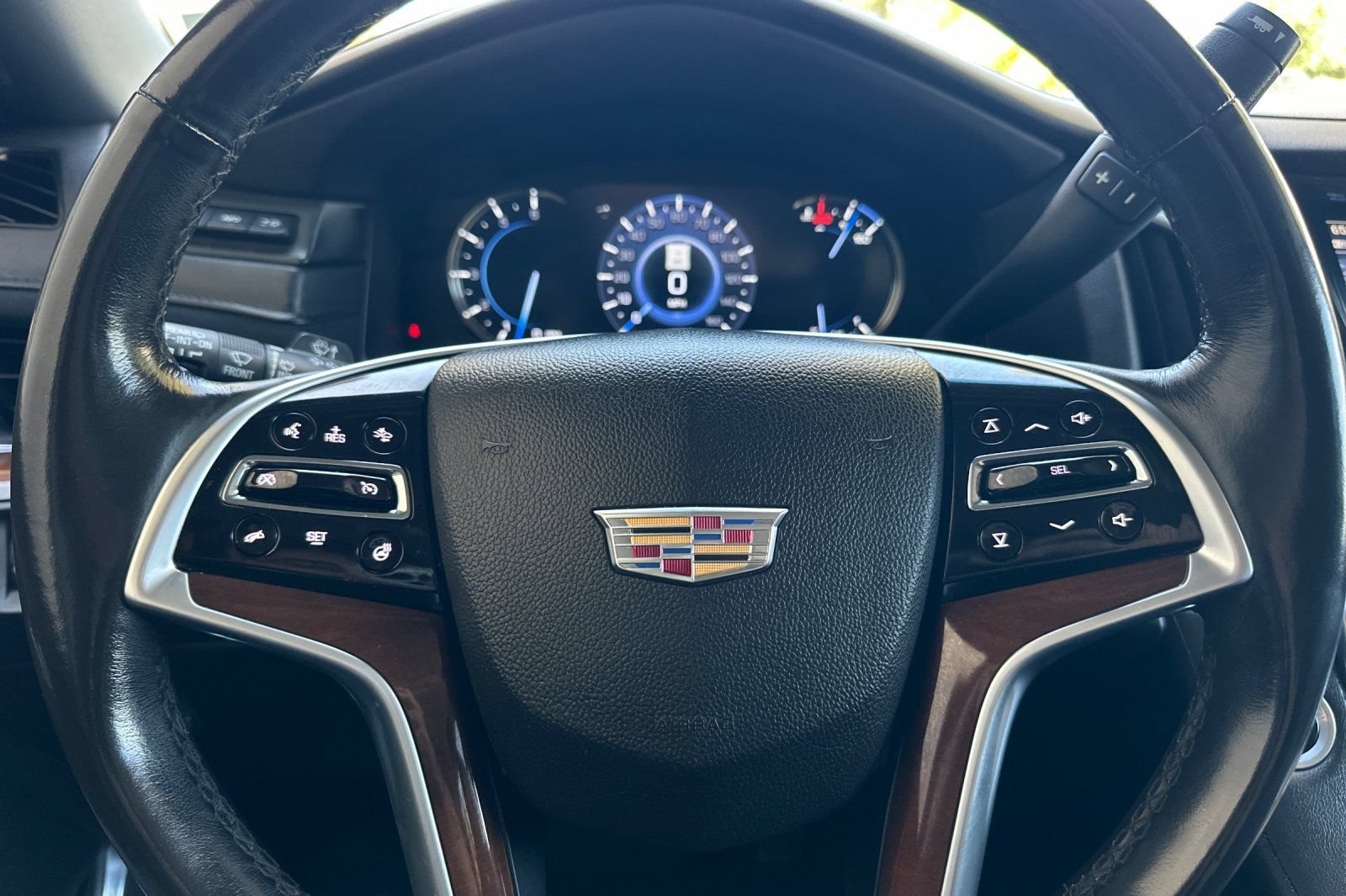 Used 2018 Cadillac Escalade Premium Luxury AWD/4WD image 36