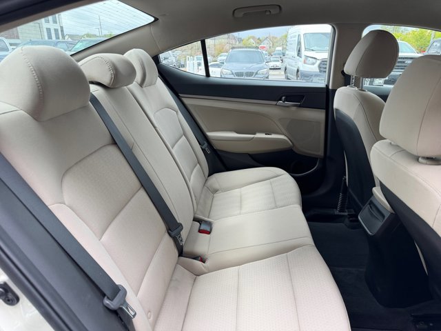 Used 2017 Hyundai Elantra SE image 19