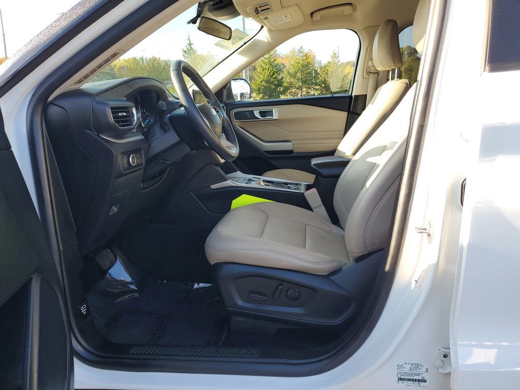 Certified 2023 Ford Explorer XLT w/ Equipment Group 202A image 8