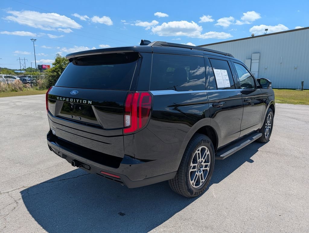 Certified 2025 Ford Expedition Active RWD image 3