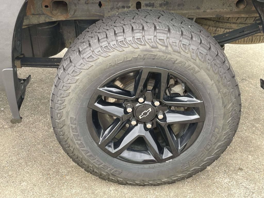 Used 2021 Chevrolet Silverado 1500 Custom Trail Boss AWD/4WD image 9