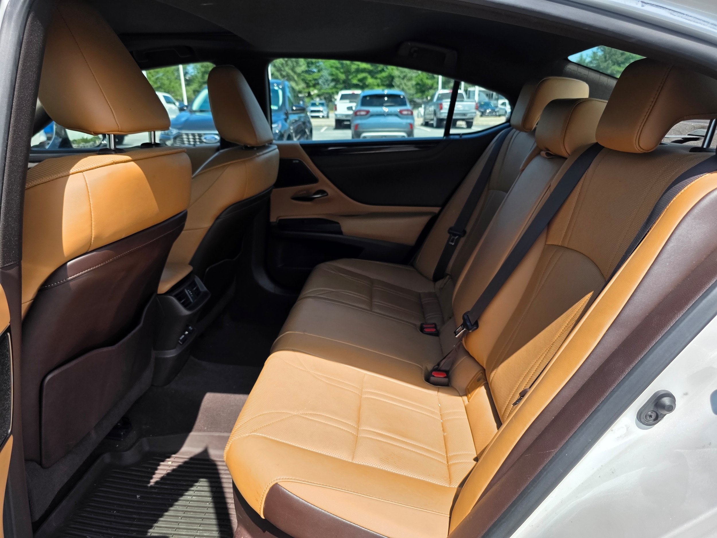 Used 2021 Lexus ES 300h w/ Accessory Package FWD image 10