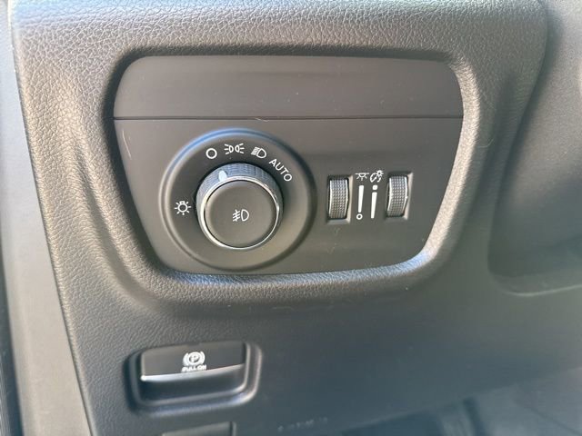 Used 2023 Jeep Grand Cherokee Limited w/ Luxury Tech Group II AWD/4WD image 21