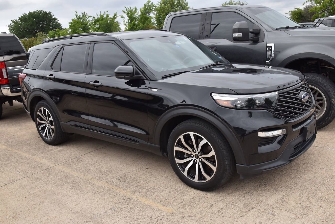 Certified 2023 Ford Explorer ST-Line w/ Class IV Trailer Tow Package RWD image 4