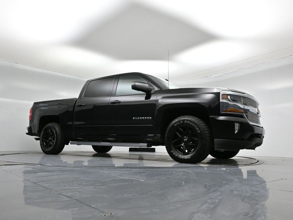 Used 2017 Chevrolet Silverado 1500 LT w/ LT Eassist Package image 4