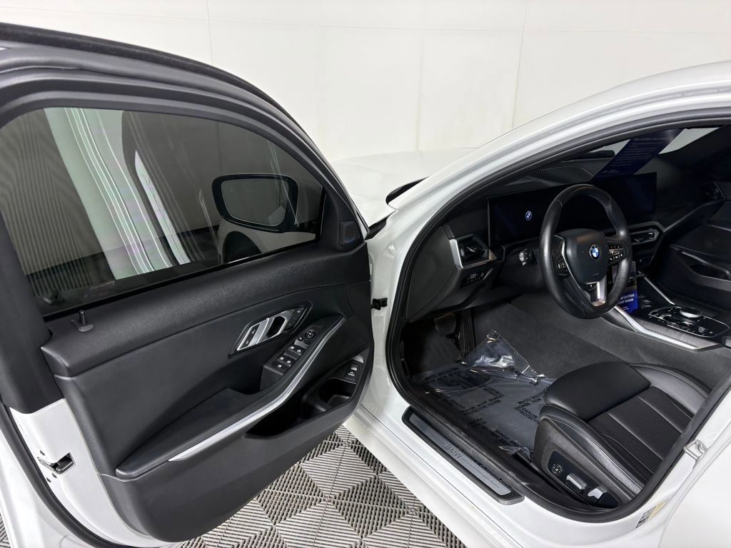 Used 2023 BMW 330i xDrive Sedan w/ Premium Package image 12