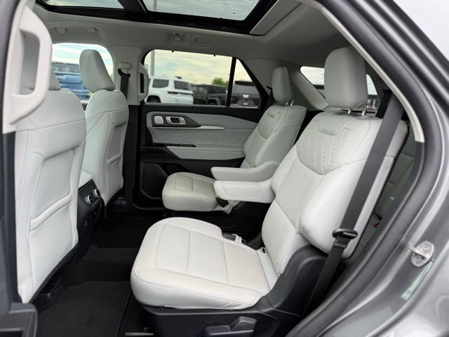 Certified 2025 Ford Explorer Platinum w/ LUX Leather Package AWD/4WD image 15