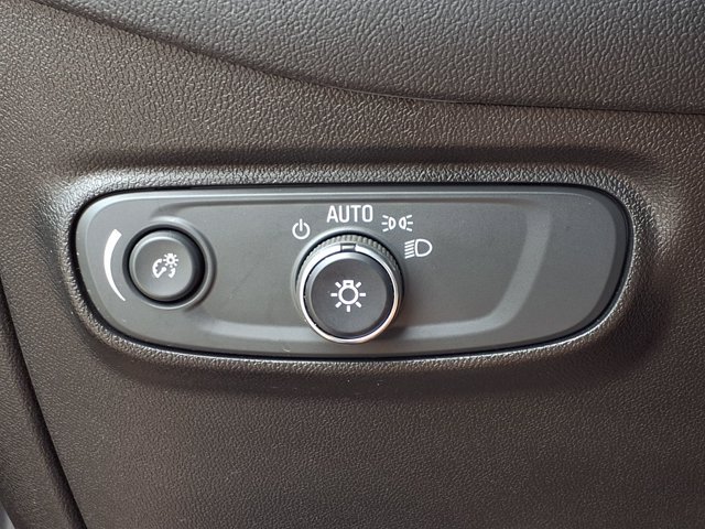Used 2022 Chevrolet Equinox RS w/ LPO, Floor Liner Package FWD image 16