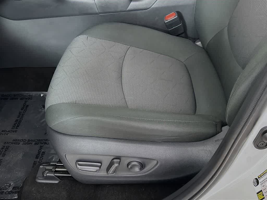Used 2025 Toyota RAV4 XLE AWD/4WD image 30