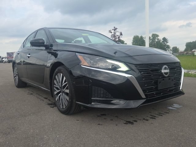 Used 2024 Nissan Altima 2.5 SV w/ SV Premium Package FWD image 1