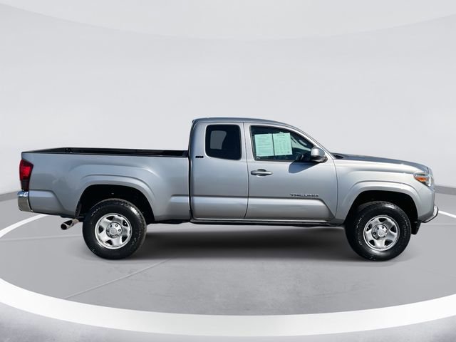 Used 2018 Toyota Tacoma SR5 image 2