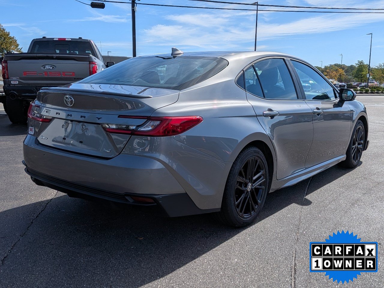 Used 2025 Toyota Camry SE FWD image 4