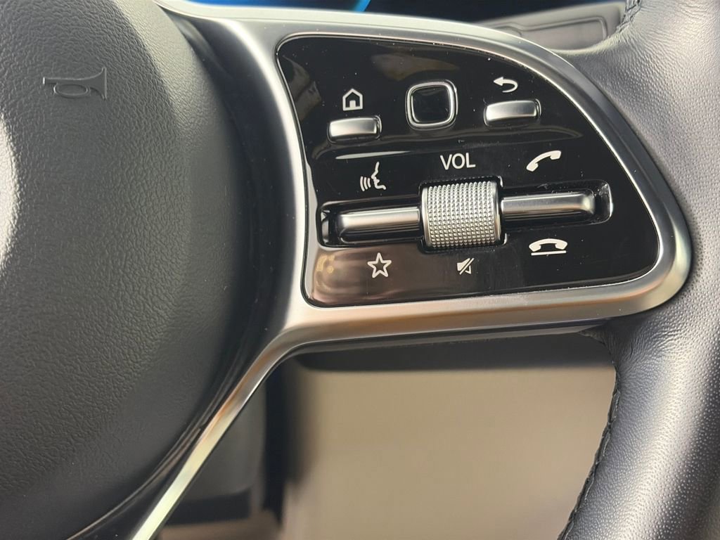 Used 2023 Mercedes-Benz EQB 300 4MATIC image 18