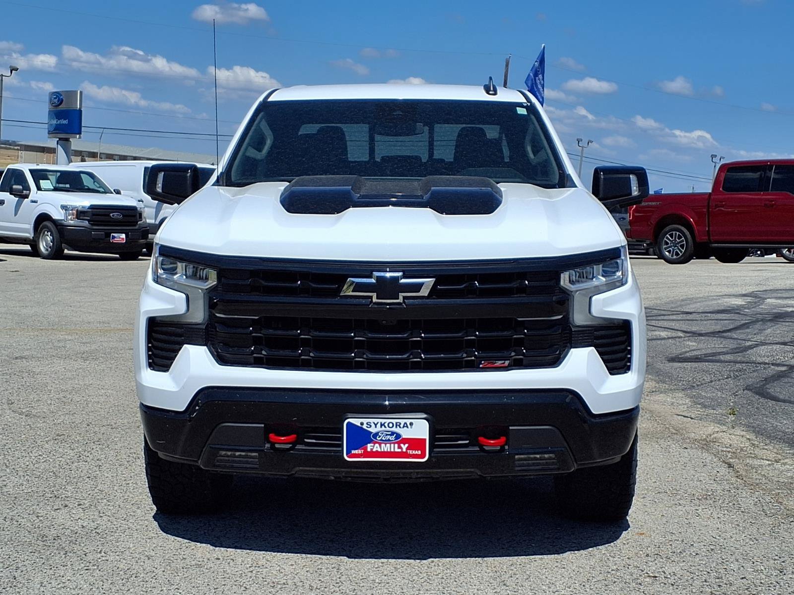 Used 2022 Chevrolet Silverado 1500 LT Trail Boss w/ LT Trail Boss Premium Package AWD/4WD image 2