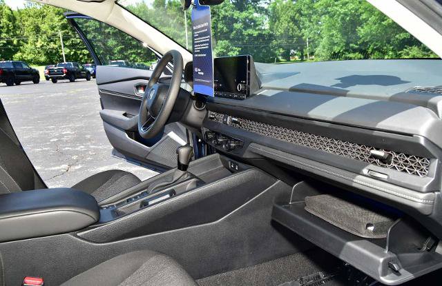 Used 2025 Honda Accord SE image 23