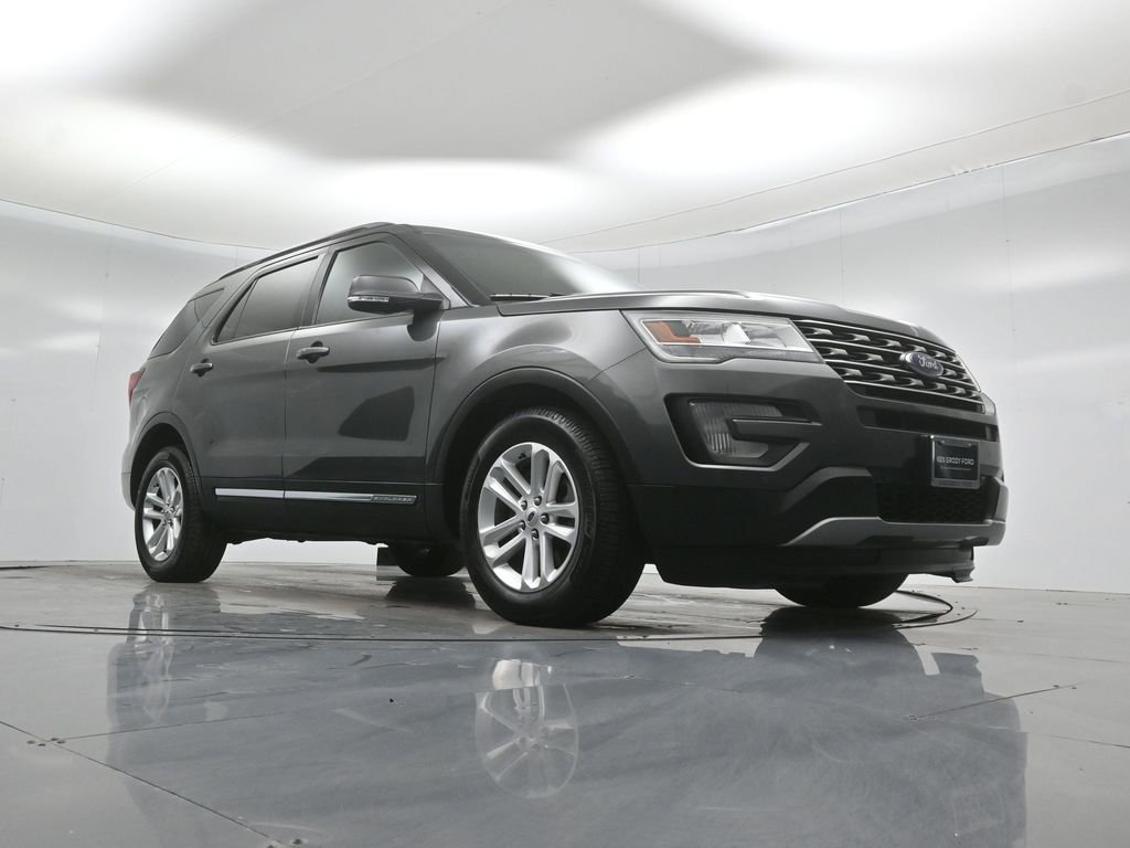 Certified 2017 Ford Explorer XLT w/ Equipment Group 202A image 49