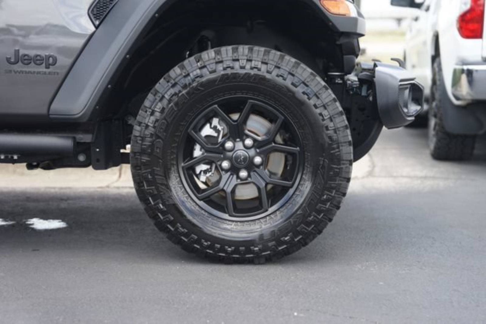 Used 2025 Jeep Wrangler Unlimited Sport AWD/4WD image 4