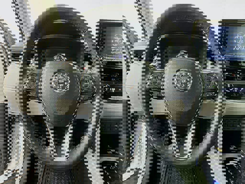 Used 2022 Toyota Corolla Cross LE image 19