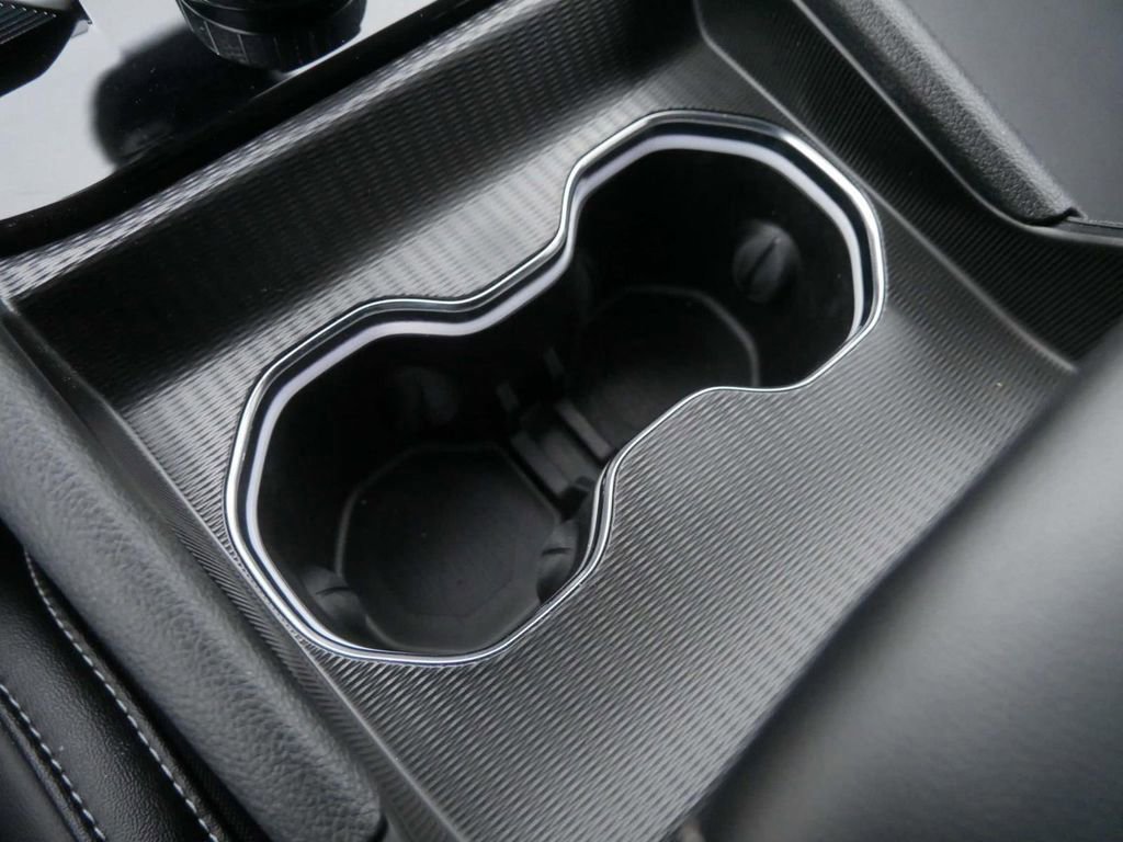 Used 2024 Jeep Grand Cherokee Limited w/ Luxury Tech Group II image 22