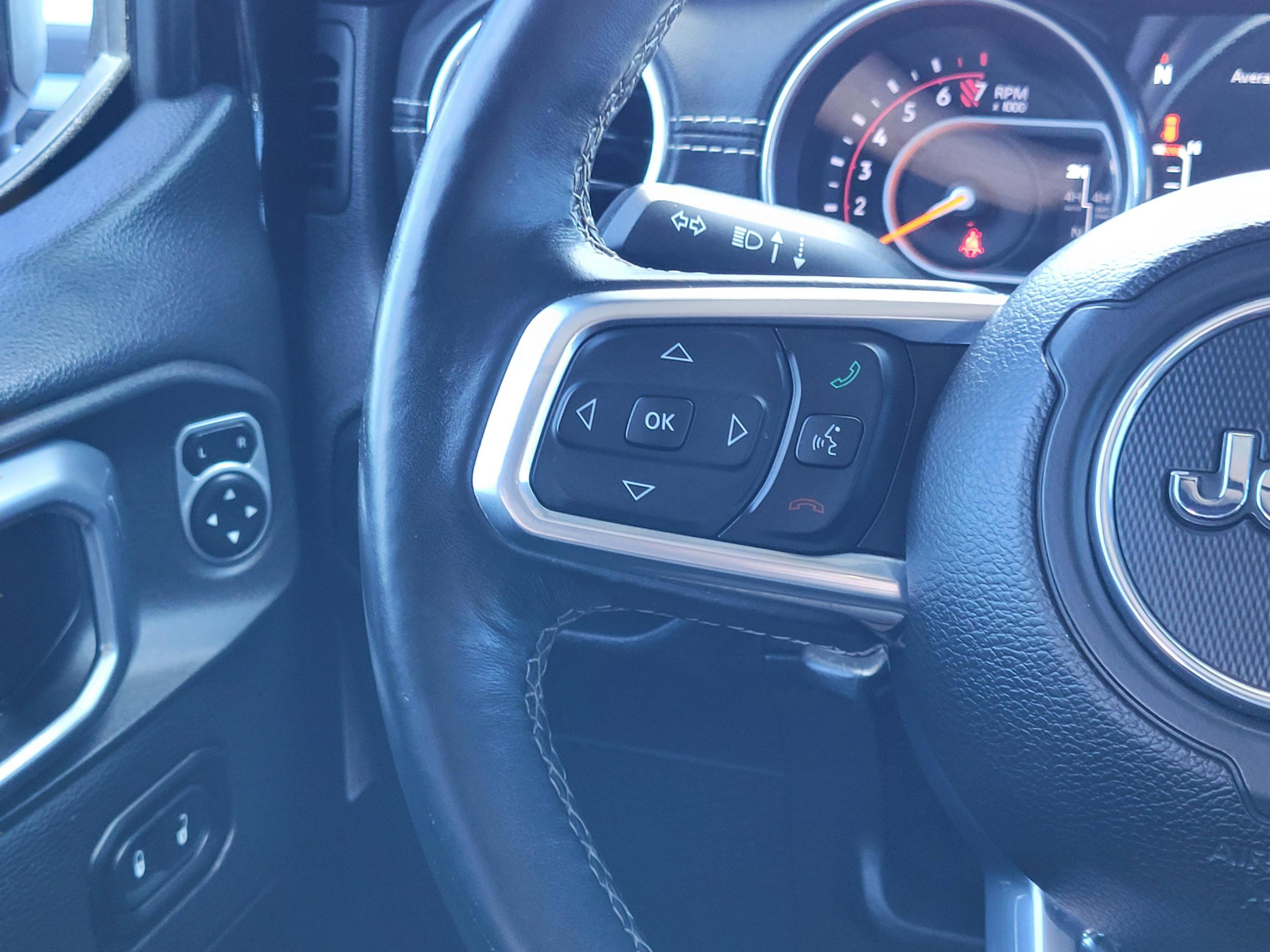Used 2018 Jeep Wrangler Unlimited Sahara w/ Uconnect 4C Nav & Sound Group AWD/4WD image 12