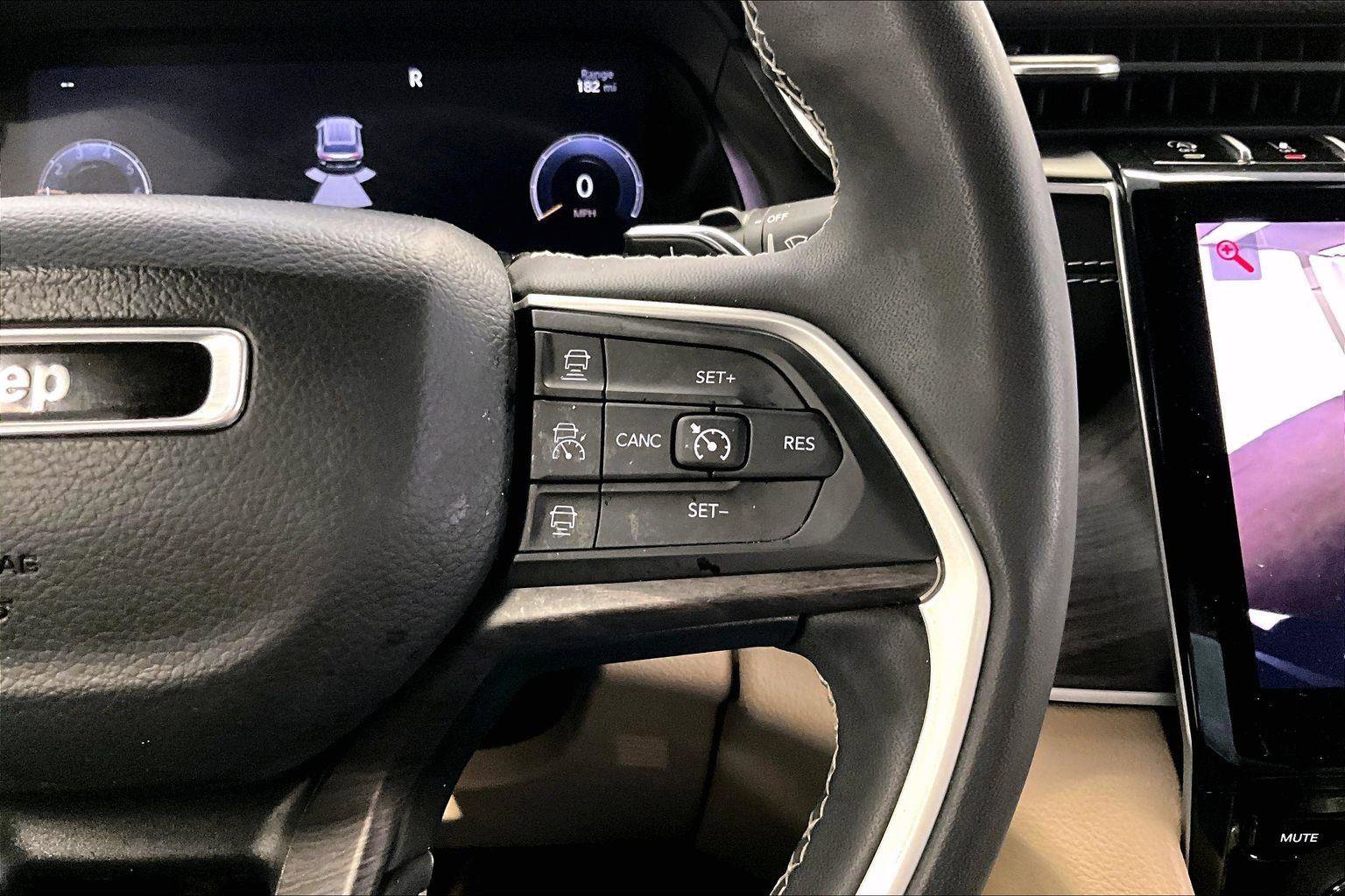 Used 2023 Jeep Grand Cherokee L Limited image 18